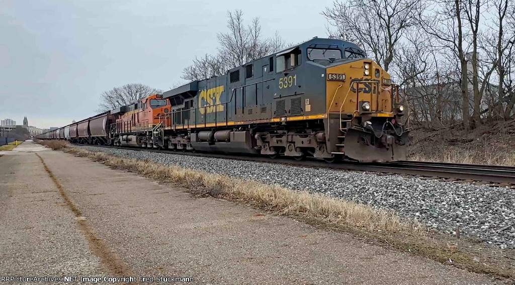 CSX 5391 leads G110.